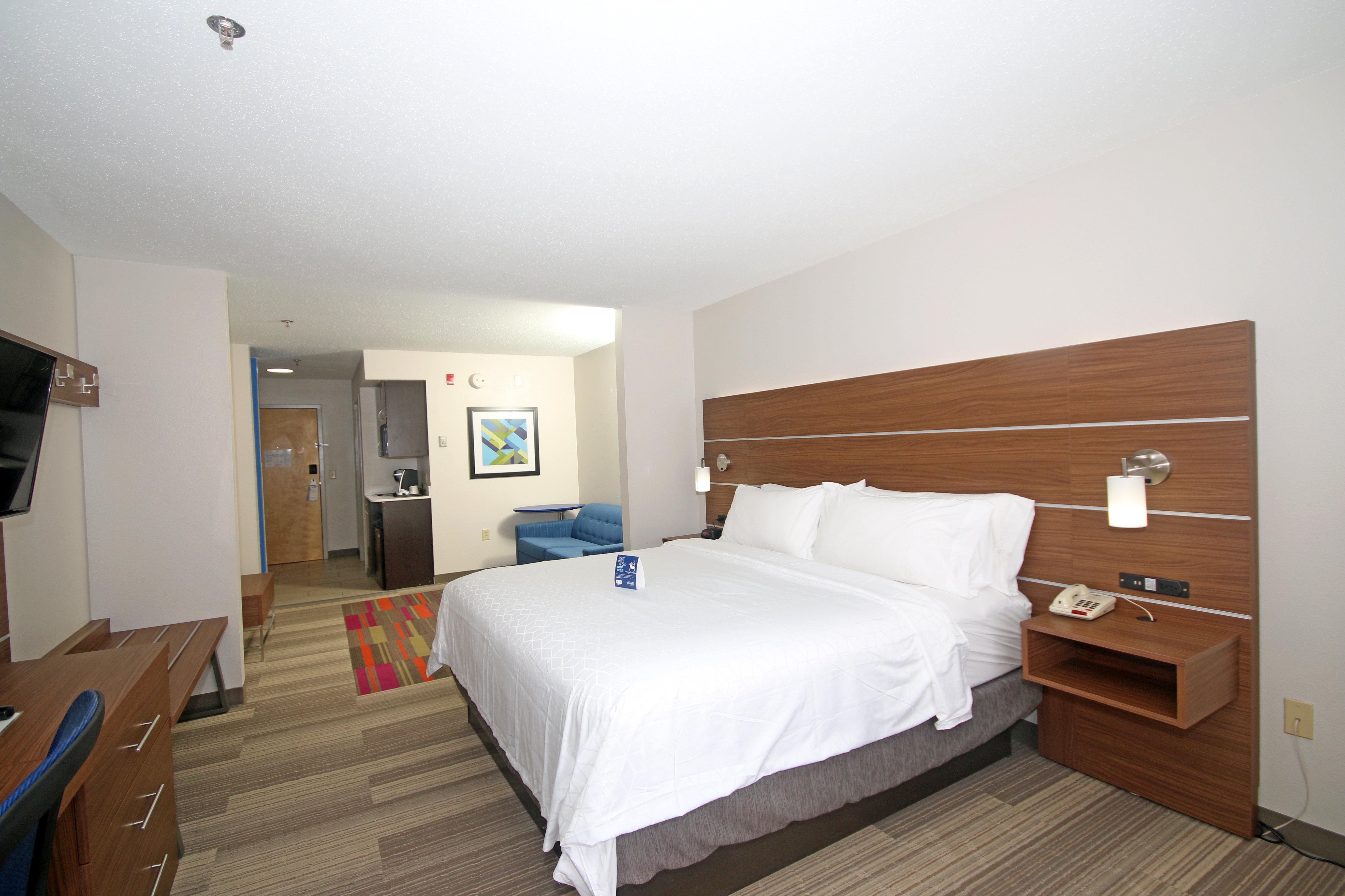 Holiday Inn Express Hotel & Suites Greensboro-East By Ihg Exterior photo