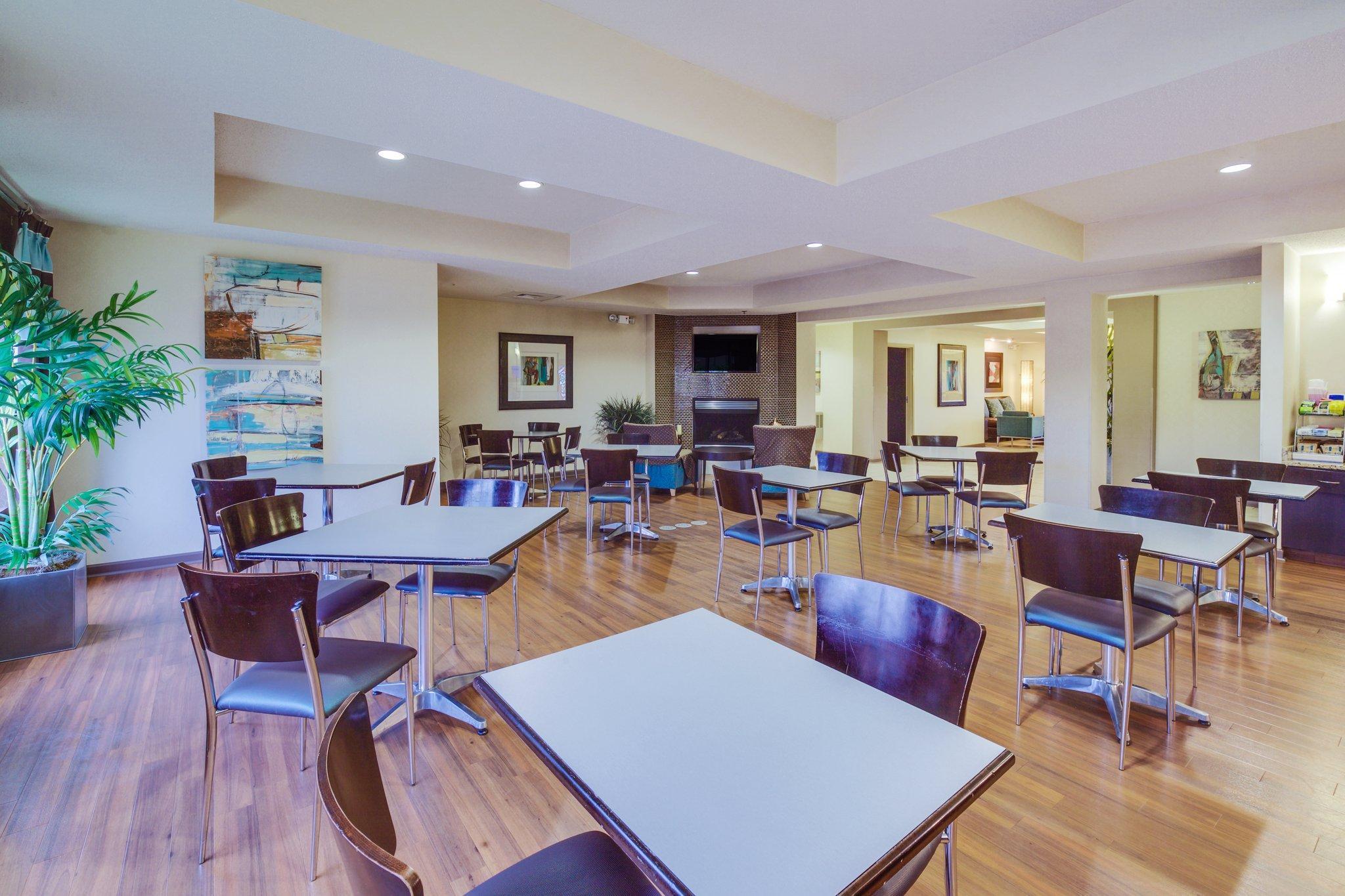Holiday Inn Express Hotel & Suites Greensboro-East By Ihg Exterior photo