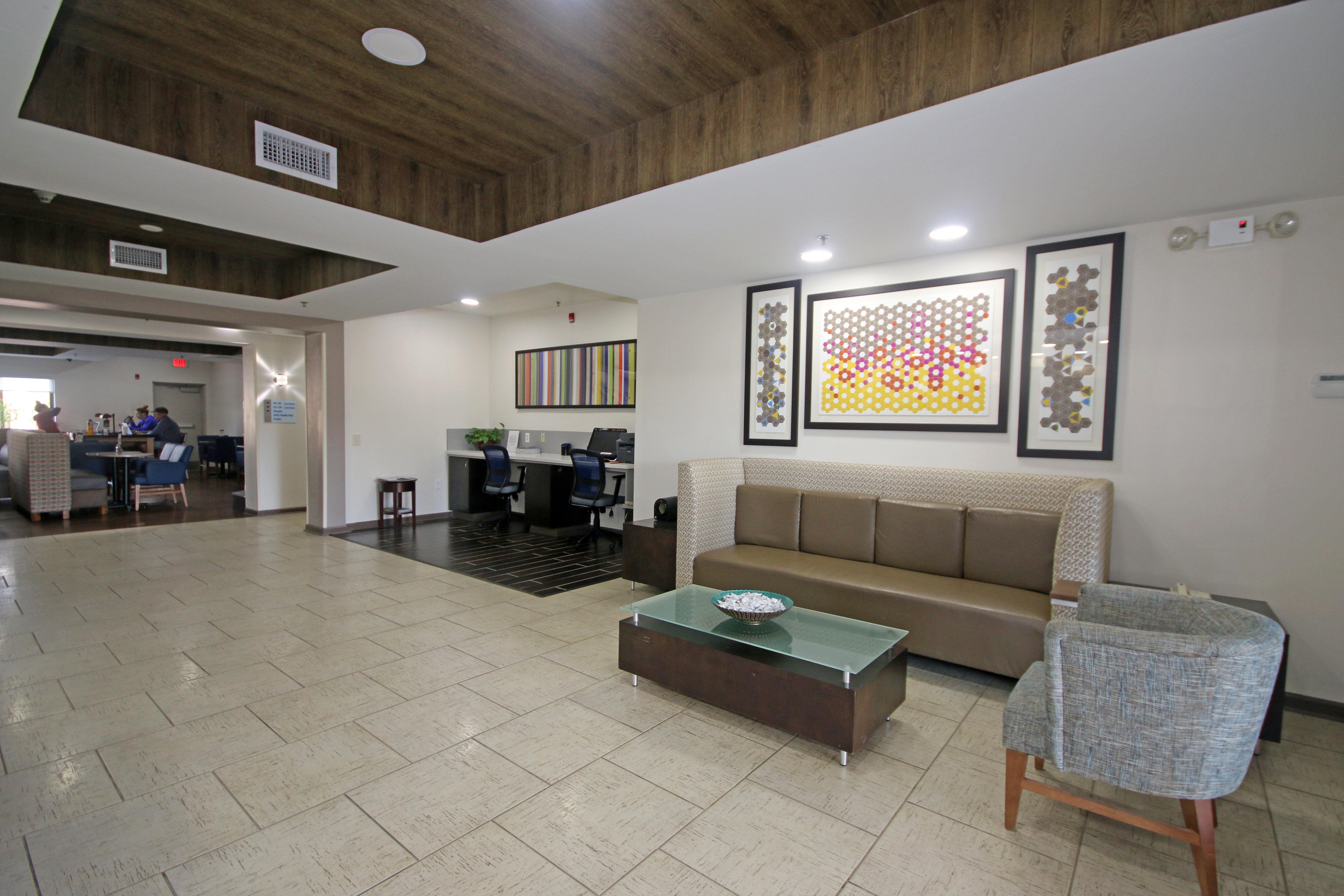 Holiday Inn Express Hotel & Suites Greensboro-East By Ihg Exterior photo
