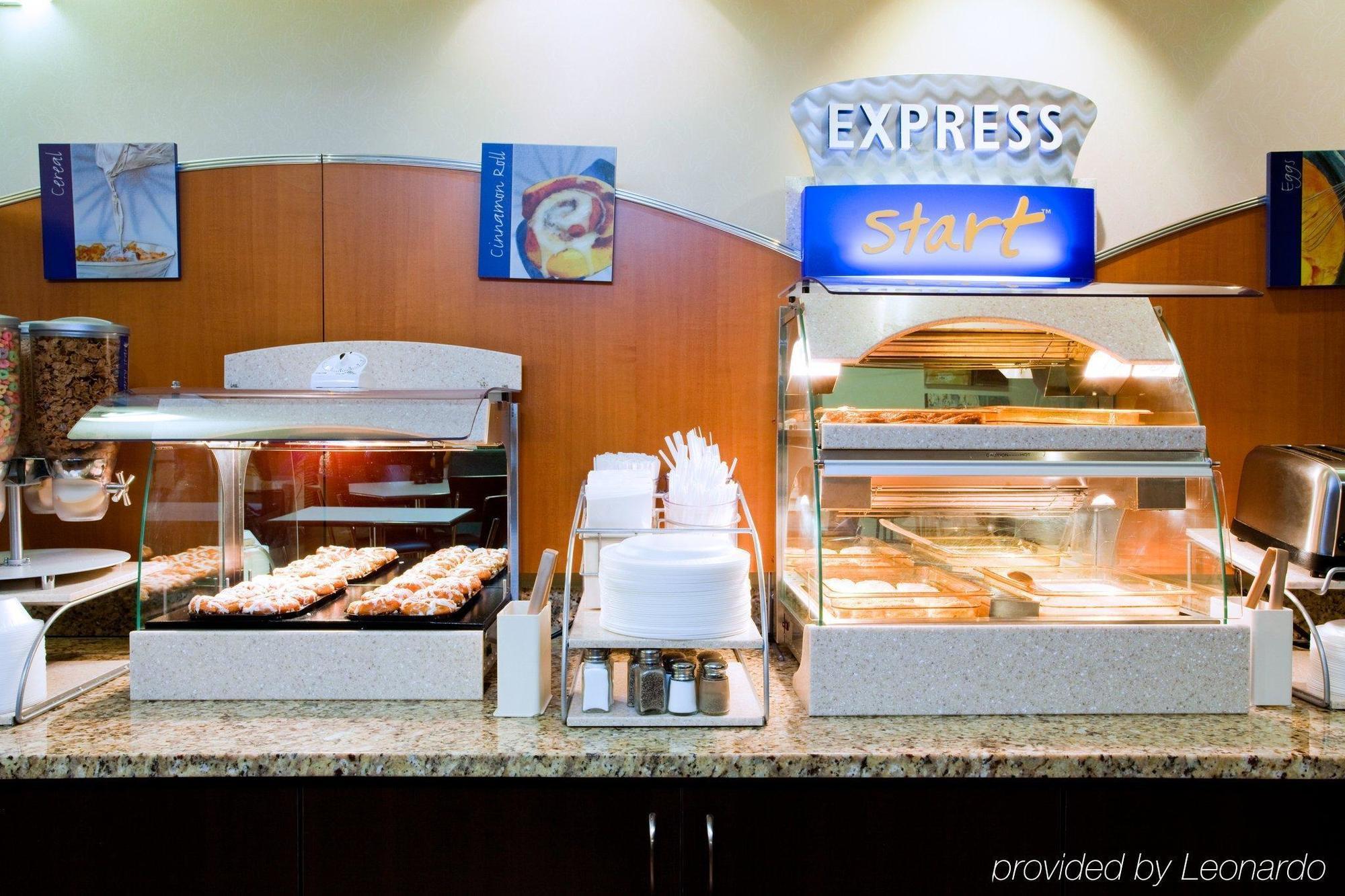 Holiday Inn Express Hotel & Suites Greensboro-East By Ihg Exterior photo