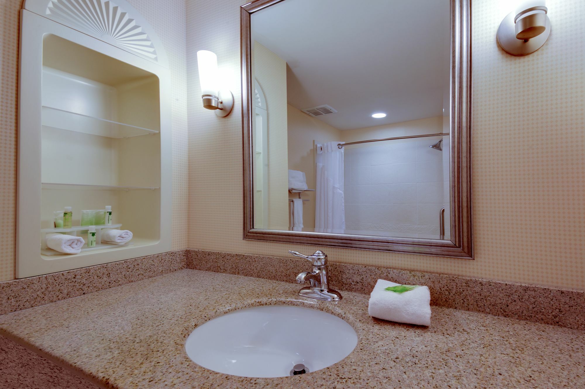 Holiday Inn Express Hotel & Suites Greensboro-East By Ihg Exterior photo