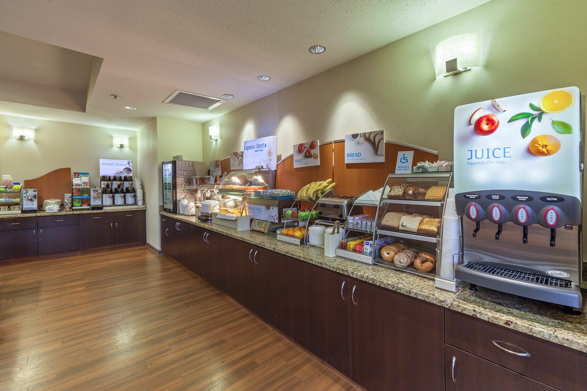 Holiday Inn Express Hotel & Suites Greensboro-East By Ihg Exterior photo