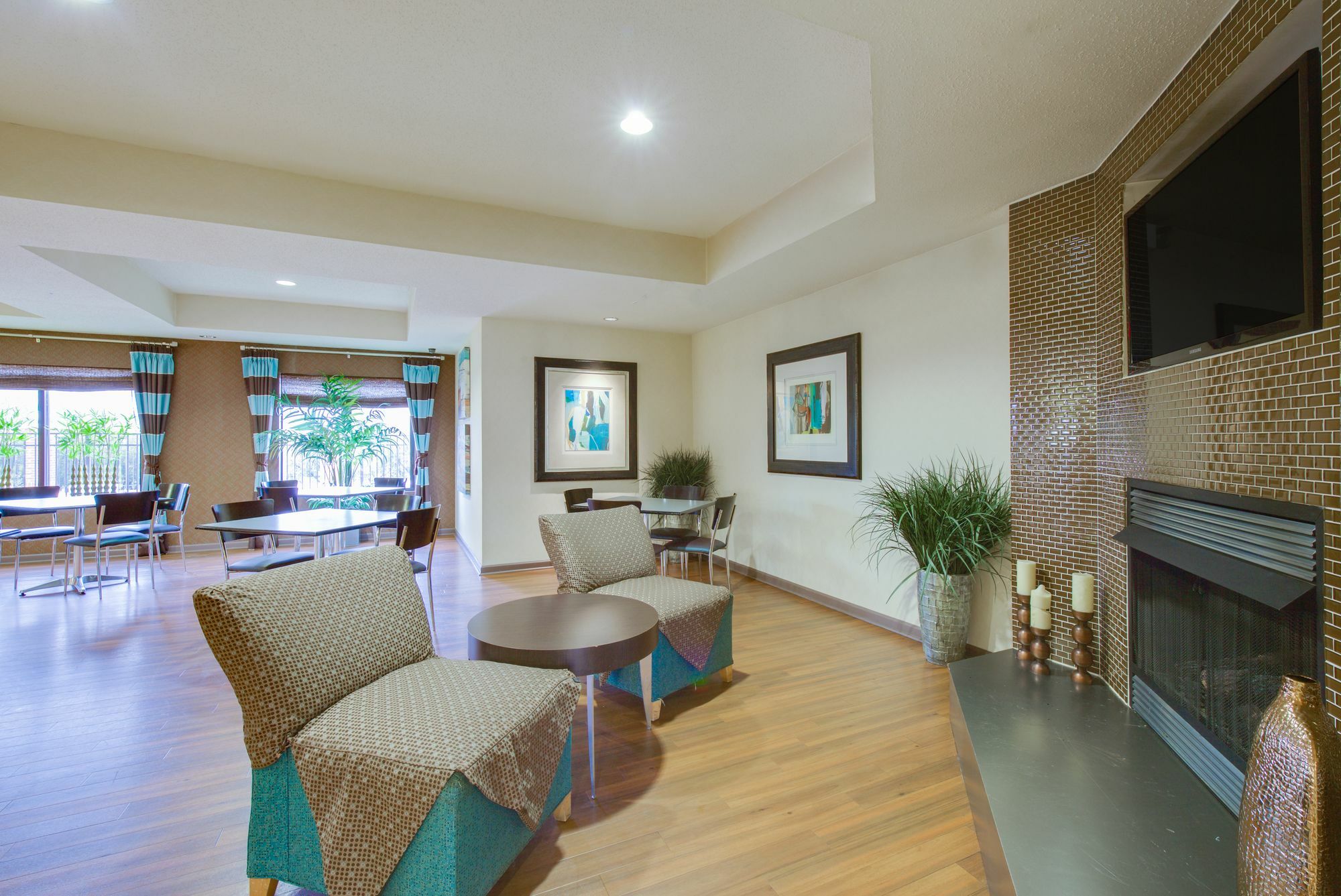 Holiday Inn Express Hotel & Suites Greensboro-East By Ihg Exterior photo