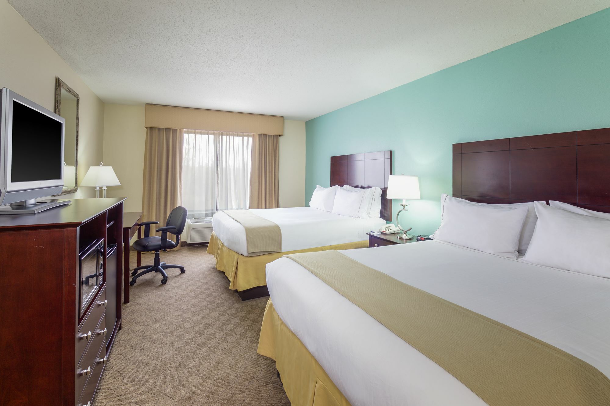 Holiday Inn Express Hotel & Suites Greensboro-East By Ihg Exterior photo