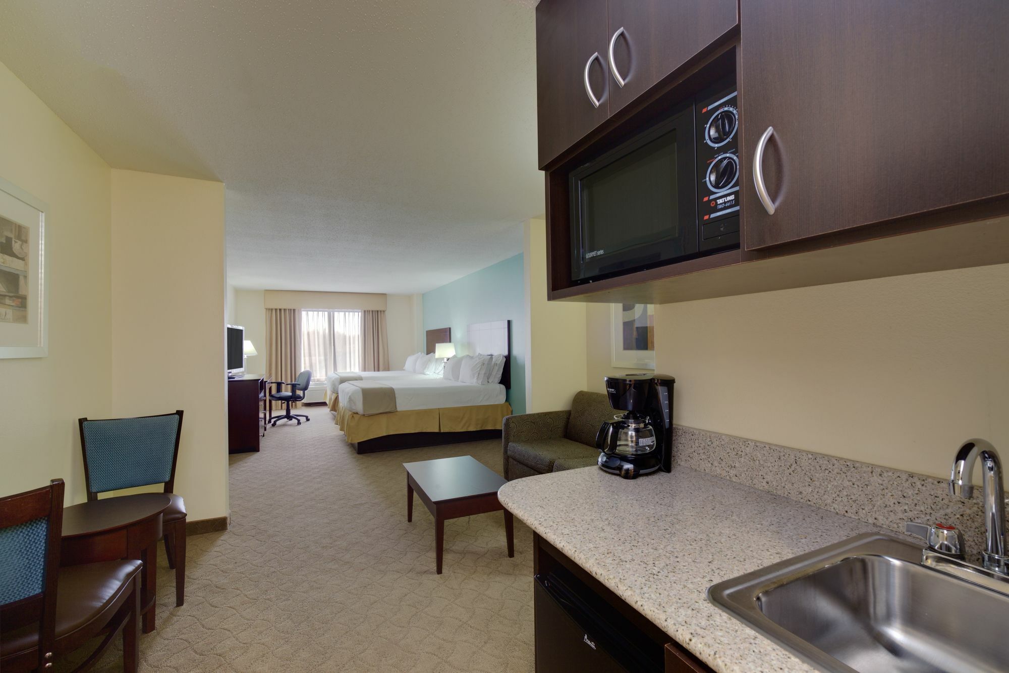 Holiday Inn Express Hotel & Suites Greensboro-East By Ihg Exterior photo